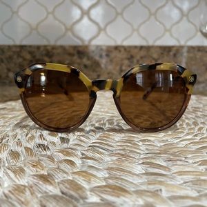 Tory Burch Sunglasses in Tortoise/Brown - Used